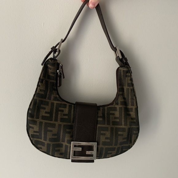 Fendi Handbags - Fendi Baguette